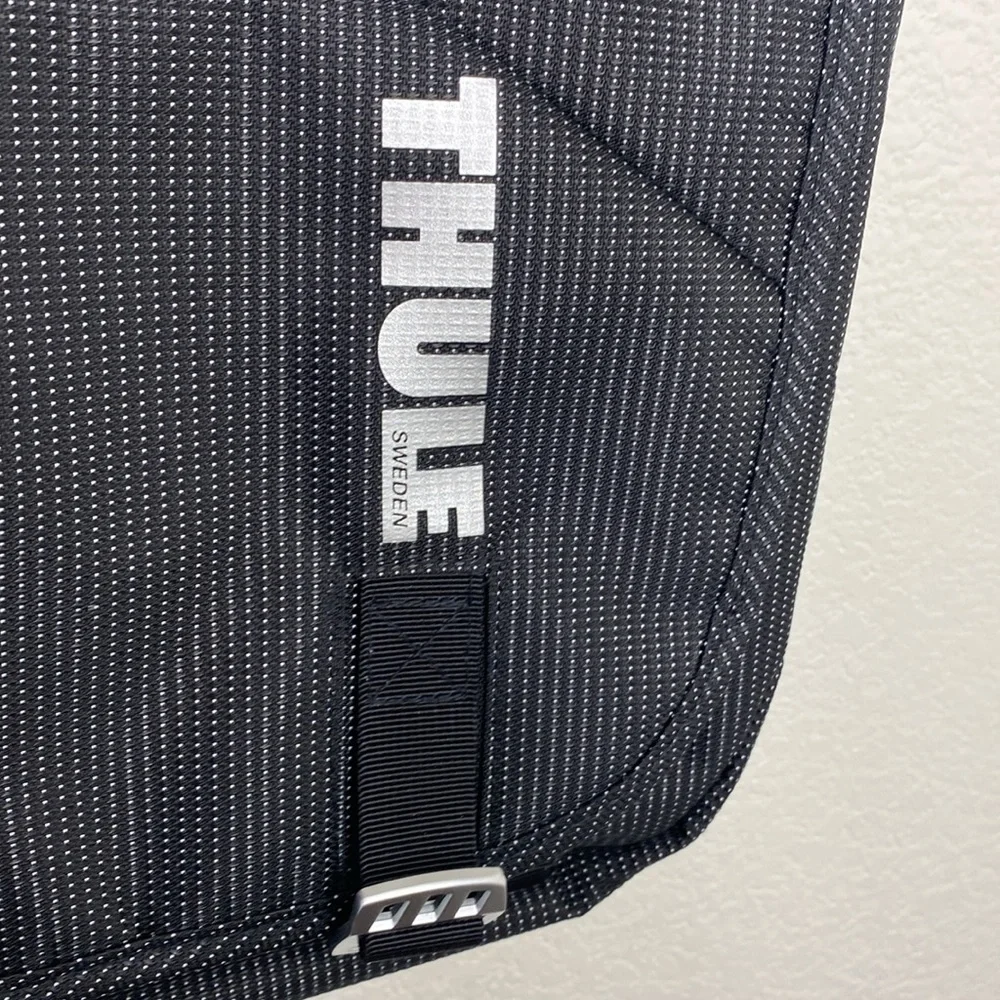 Thule Crossover Black Messenger Bag NWOT